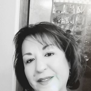 Meet your Posher, Mona